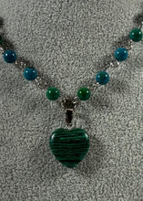 Charger l'image dans la galerie, Collier artisanal cœur vert fait main – Pièce unique et originale⠀⠀⠀⠀⠀⠀⠀⠀⠀
