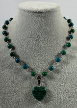 Charger l'image dans la galerie, Collier artisanal cœur vert fait main – Pièce unique et originale⠀⠀⠀⠀⠀⠀⠀⠀⠀
