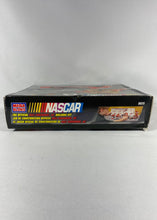 Charger l'image dans la galerie, Mega Bloks – NASCAR Dale Earnhardt Jr. #8 (Set 9925, 96 pièces)⠀⠀⠀⠀⠀⠀⠀⠀
