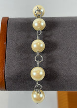 Charger l'image dans la galerie, Bracelet artisanal perles ivoire – style classique
