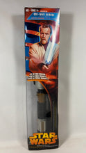 Charger l'image dans la galerie, Star Wars – Obi-Wan Kenobi Ultimate FX Lightsaber Hasbro 2005 (Boîte scellée)
