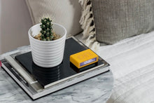 Charger l'image dans la galerie, Lexon Réveil Flip LCD Amarillo
