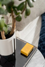 Charger l'image dans la galerie, Lexon Réveil Flip LCD Amarillo
