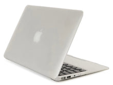 Charger l'image dans la galerie, Tucano - Étui rigide Nido pour MacBook Air de 13 po, transparent
